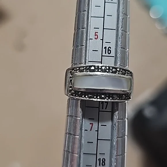 925 Sterling Silver Vintage Real Mother-of-Pearl and Marcasite Gem Ring Size 6 - Picture 9 of 9